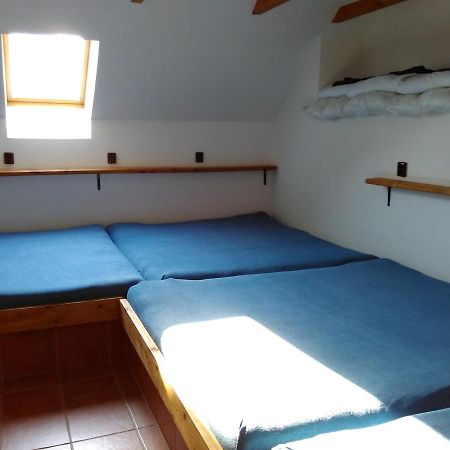 Apartman Na Farme U Koni Milesov Exterior photo