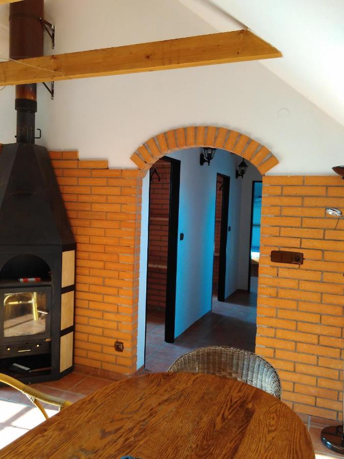 Apartman Na Farme U Koni Milesov Exterior photo